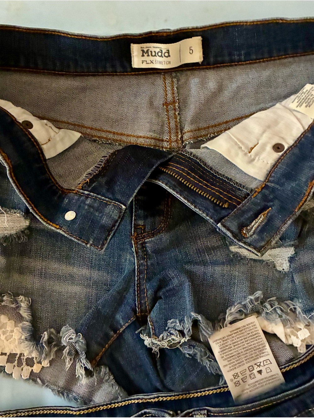 Mudd Women's Blue Distressed Denim Jeans - Size 5🌸